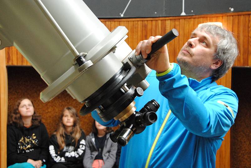 Ve Hvězdárně Valašské Meziříčí probíhá od 10. do 19. července 2020 prázdninový astronomický tábor.