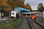 Každý rok se na železničních přejezdech v Česku stanou desítky nehod. Jakých chyb se lidé na přejezdech nejčastěji dopouštějí i kde je největší nehodovost? Podívejte se v článku