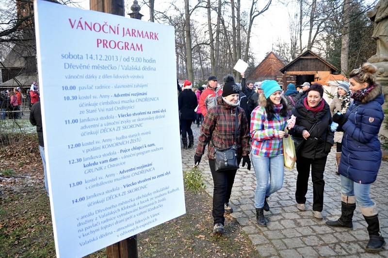 Ve Valašském muzeu v přírodě v Rožnově pod Radhoštěm se v sobotu 14. prosince uskutečnil tradiční Vánoční jarmark. 