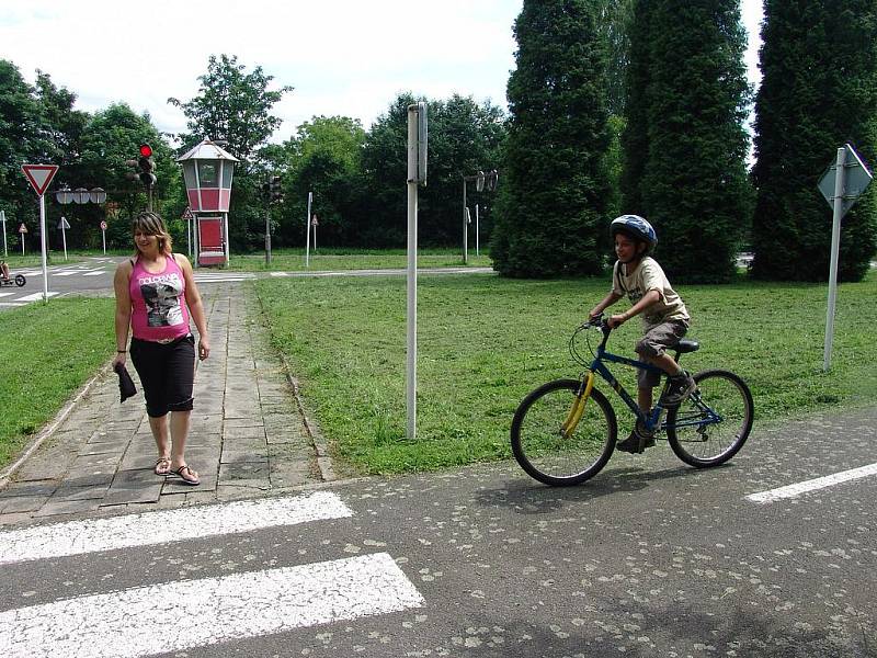 Ve Valašském Meziříčí se děti učily pravidla silničního provozu.