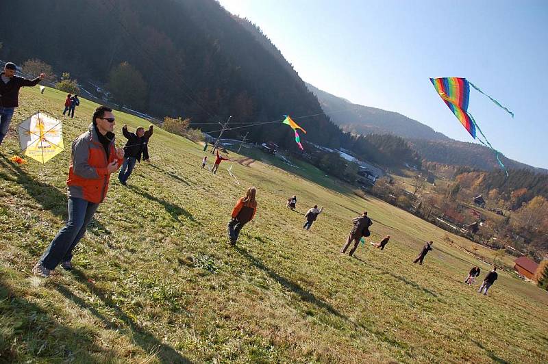 U hotelu Horal ve Velkých Karlovicích poletovalo na osm desítek draků