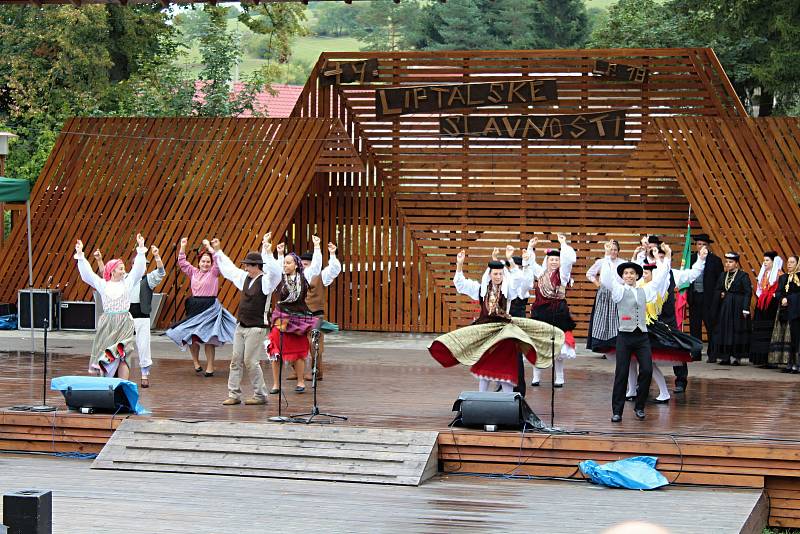 Hlavní program 49. ročníku Mezinárodního folklorního festivalu Liptálské slavnosti v přírodním kulturním areálu v Liptále; sobota 25. srpna 2018.