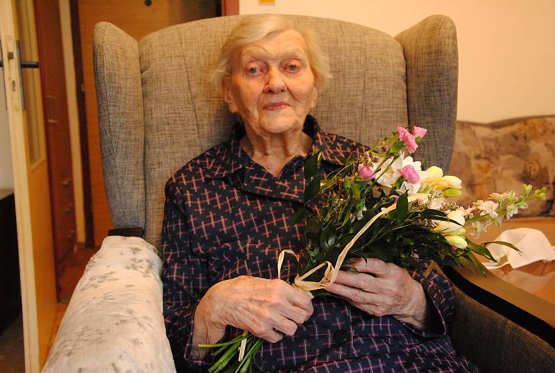 Růžena Malinová se v neděli 17. května dožila 103 let. Narodila se v roce 1917 a je nejstarší obyvatelkou Valašského Meziříčí.
