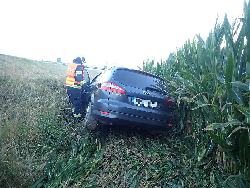 Dvě osobní auta se střetla v úterý ráno u Jablůnky na Vsetínsku.