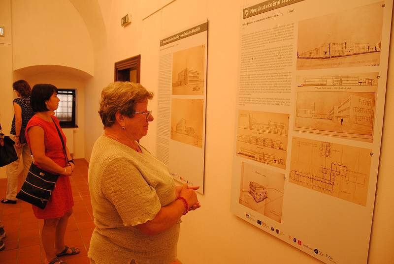 Zahájení výstavy Neuskutečněné stavby v Muzejním a galerijním centru v zámku Žerotínů ve Valašském Meziříčí; středa 7. srpna 2019