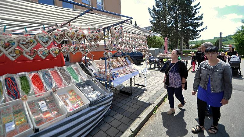 Metlářský jarmark v Zubří nabídl v sobotu 21. května 2022 množství prodejních stánků, kolotoče i bohatý kulturní program.