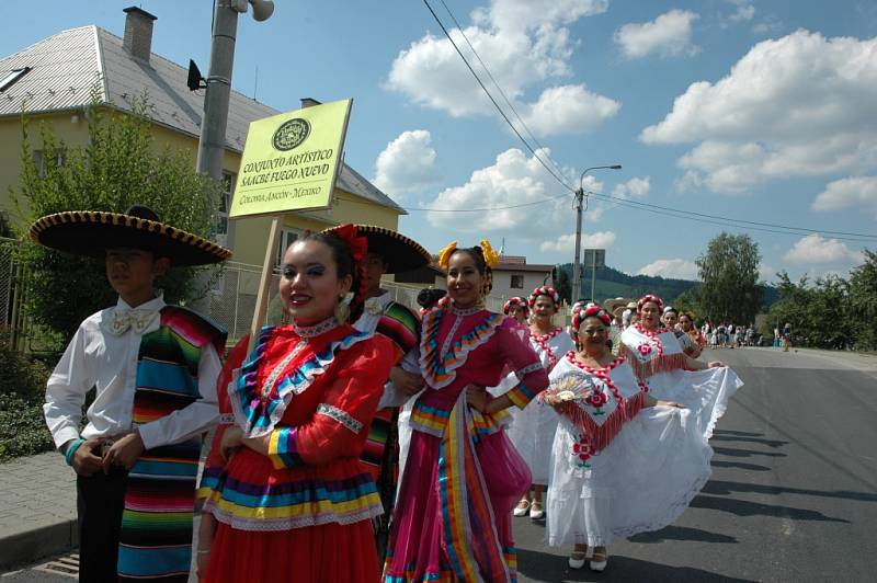 V neděli 23. 8. vrcholí na Valašsku 46. Liptálské slavnosti. Dopoledne patřilo bohoslužbám a odpoledne pak defilé účastníků festivalu vesnicí a galaprogramu.