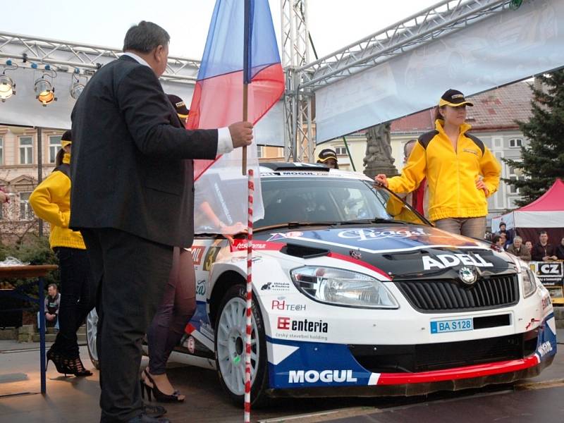 Bonver Valašská rally 2012 – start na náměstí ve Valašském Meziříčí.