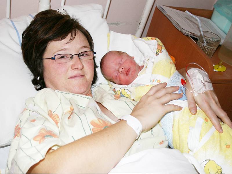 Simona Machýčková, syn Matyáš Machýček, narozen 7. 11. 2007 ve Valašském Meziříčí, váha 2,90 kg