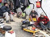 Ve Vsetíně se podařilo bezdomovce už před časem dostat od supermarketů. Ke svému bydlení si ale nacházejí stále další lokality. Ilustrační foto.