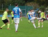 Fotbalisté Vsetína (modrobílé dresy) v 11. kole divize E přetlačili Skaštice 1:0.
