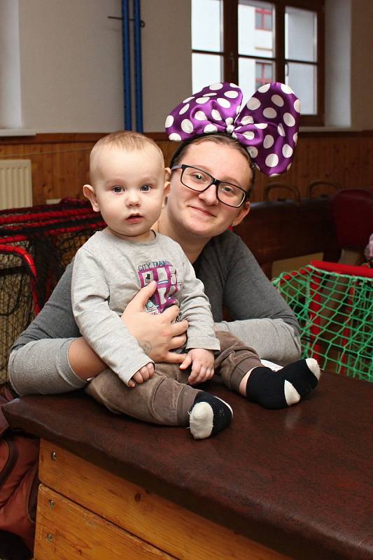 Tradiční karneval pro děti uspořádalo Rodinné a mateřské centrum Vsetín v sobotu 2.2. 2019 ve vsetínské Sokolovně.