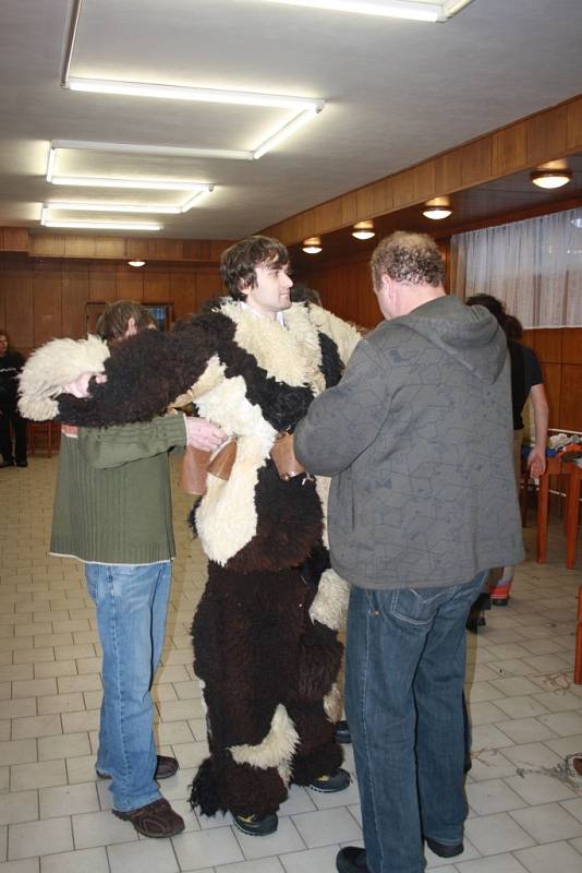 V Horní Lidči se pochlubili novými maskami.