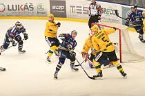 Úvodní finálový duel hokejové Chance ligy mezi Vsetínem a Berany v neděli 1. dubna hostil Lapač.