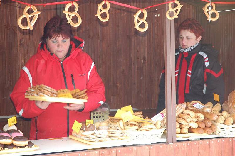 Potravinářský jarmark na náměstí ve Valašském Meziříčí