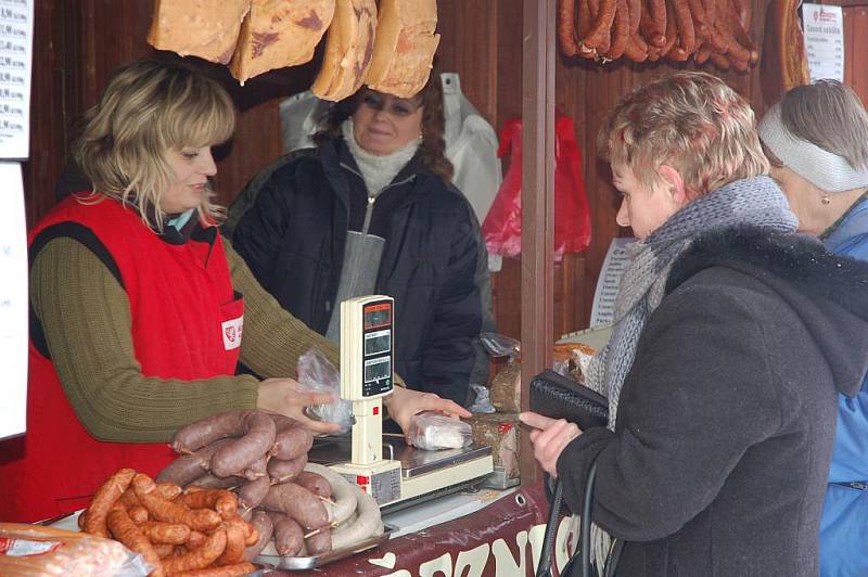 Potravinářský jarmark na náměstí ve Valašském Meziříčí