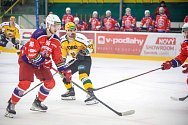 Hokejisté Vsetína (žluté dresy) poprvé v sezoně nevyhráli.