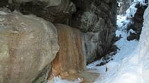 Ledopády v Pulčínských skalách jsou proslulé svou barevností. Díky nočním mrazivým teplotám se několik ledopádů v Pulčínských skalách v kaňonu Ancona vytvořilo i v těchto dnech. Cesta k nim bude přístupná do 15. března. 