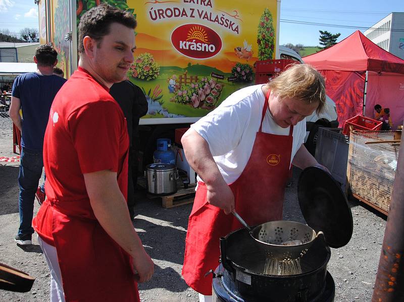 V Muzeu řeznictví ve Valašském Meziříčí se v sobotu 14. dubna 2018 konala Krásenská zabijačka spojená se soutěží o nejlepší domácí tlačenku.