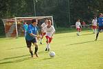 Fotbalisté Podlesí (modré dresy) doma porazili Nedašov 2:0.