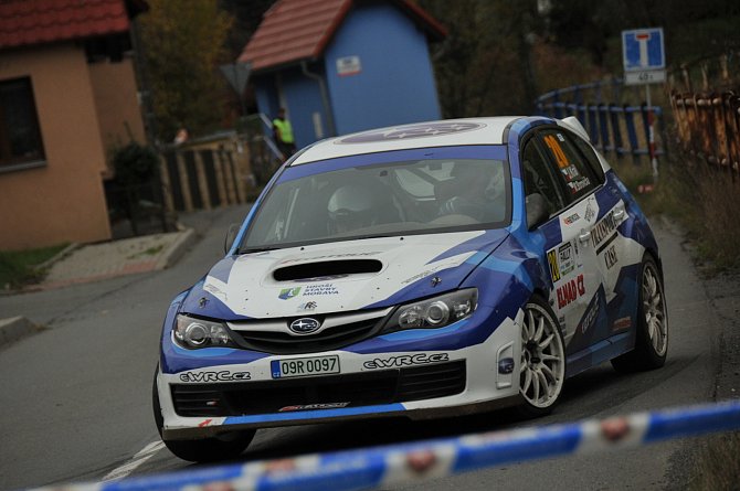 Posádka Adam Březík - Ondřej Krajča opanovala podle předpokladů sobotní závěrečný závod Rallysprint série MČR, kterým byla soutěž Rally Vsetín.