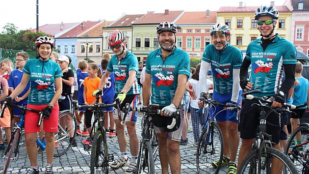 Účastníci šestnáctého ročníku kampaně Cyklo-běh za Českou republiku bez drog 2018 se v úterý 12. června 2018 zastavili ve Valašském Meziříčí. Trasu z Rožnova pod Radhoštěm s nimi absolvoval také hejtman Zlínského kraje Jiří Čunek.