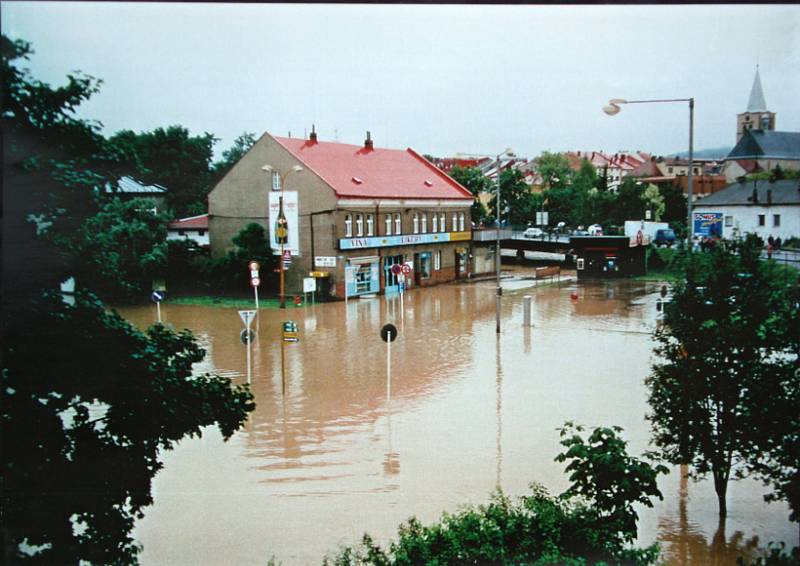 Zaplavené autobusové nádraží ve Valašském Meziříčí.