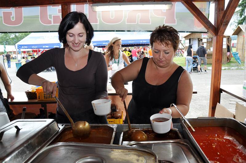 Ve Valašském Meziříčí se od čtvrtku 12. července do soboty 14. července koná tradiční Gulášfest. V nabídce je 32 druhů guláše.