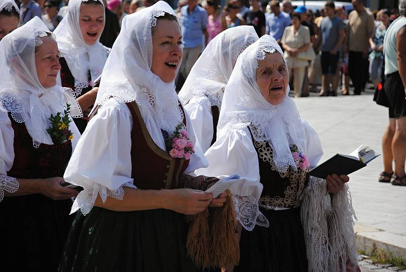 Tradiční krojovaná Anenská pouť v Rožnově pod Radhoštěm; sobota 27. července 2019