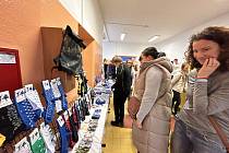 Krajkářský trh ve Valašském Meziříčí nabídl krajky, ponožky, šperky i med.