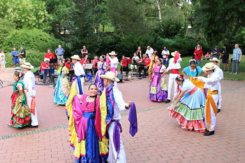 Na osmačtyřicátý ročník Liptálských slavností dorazil i soubor Remembranzas Costarricenses z Kostariky. V pořadu s názvem Folklorní odpoledne s hosty vystoupil ve čtvrtek 24.8.2017 v Panské zahradě ve Vsetíně.