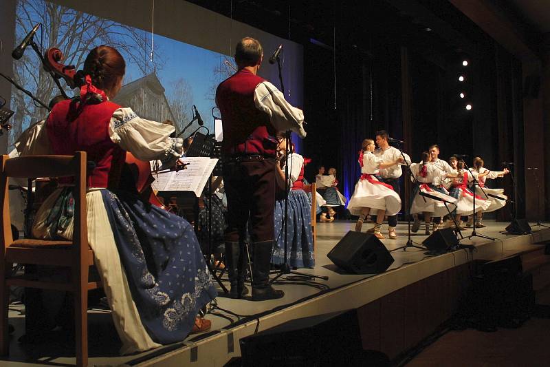 Folklorní soubor Vsacan oslavil v sobotu 17. listopadu 2018 při galaprogramu 75. výročí založení.