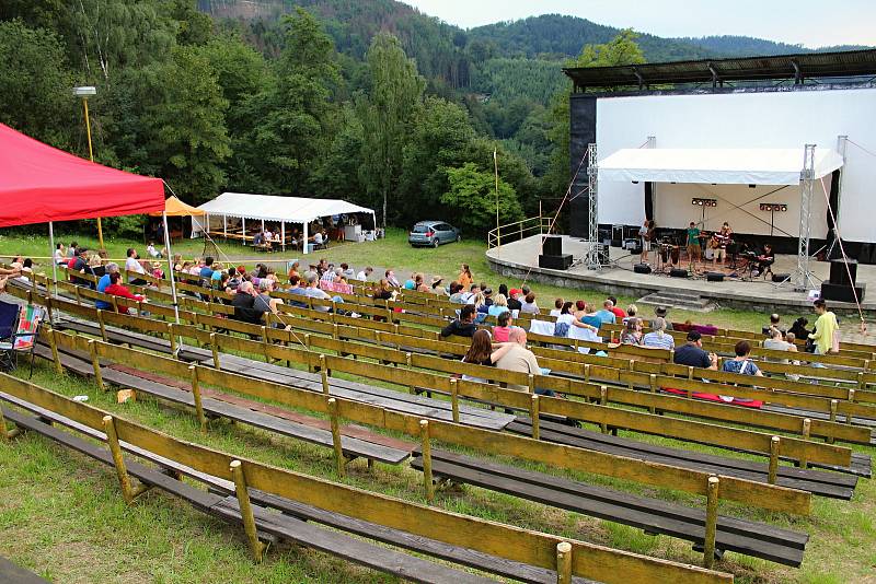 Hudební festival Andělská Bystřička v areálu letního kina v Bystřičce na Vsetínsku.