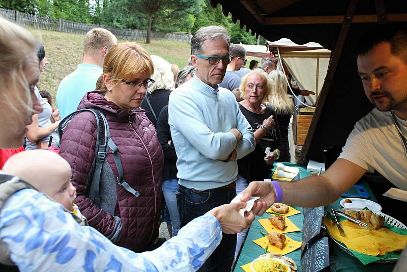 Tahákem sobotního festivalu, na který dorazilo téměř osm set návštěvníků, byla vokální formace 4Tet s Jiřím Kornem.