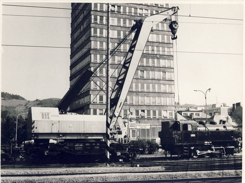 Historickou mašinku u vsetínského nádraží odkoupil od Českých drah Klub přátel kolejových vozidel z Brna. 