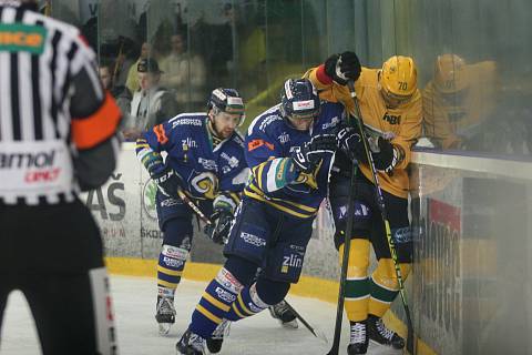 Úvodní finálový duel hokejové Chance ligy mezi Vsetínem a Berany v neděli 1. dubna hostil Lapač.