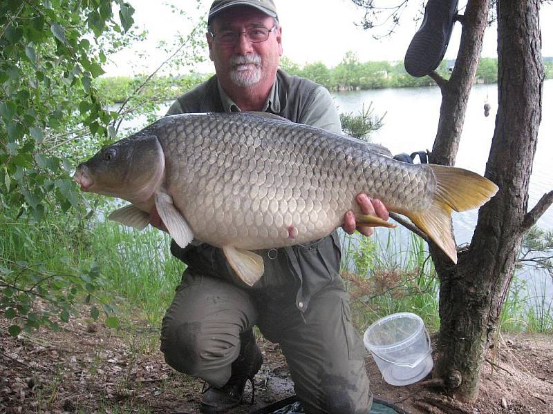 Vítěz 5. kola: Miklaš Miroslav, Vsetín, kapr o délce 92 cm a 17,5 kg, uloven v revíru  Štít 2.6.2011.