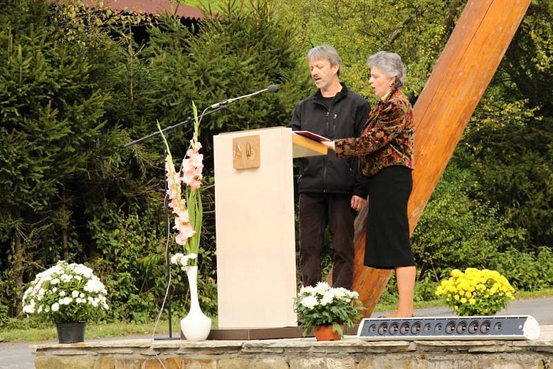 Žehnání nové zvoničky v Uherské v Huslenkách, neděle 5. října 2014.