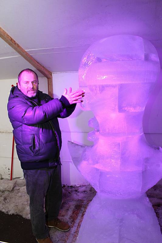 Dvacátý ročník mezinárodního sochařského sympozia Ledové a sněhové království v Rožnově pod Radhoštěm