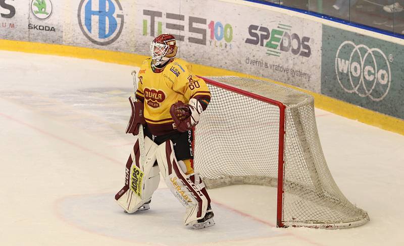 Hokejisté Vsetína (zelené dresy) v pondělí večer na Lapači odehráli druhé fiinále Chance ligy proti Jihlavě.