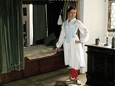 V zámku Lešná u Valašského Meziříčí bude 1. května otevřena výstava věnovaná spodnímu prádlu a voňavkám našich předků. 