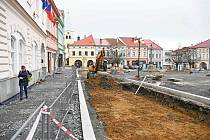 Archeologové objevili při průzkumu opravovaného náměstí ve Valašském Meziříčí suterén domu z přelomu 13. a 14. století.