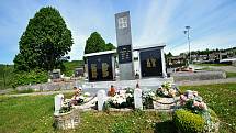 Francova Lhota - památník obětem světových válek na hřbitově.