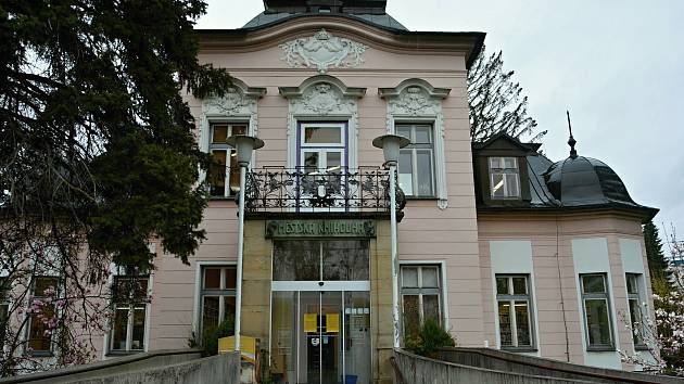 Městská knihovna v Rožnově pod Radhoštěm sídlí od roku 1993 v Bergerově vile v Bezručově ulici.