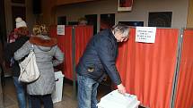 Volili pod hvězdami. Na méně tradičním místě volila část obyvatel Valašského Meziříčí. Své hlasy pro nového prezidenta odevzdávali do hlasovací schránky v místní hvězdárně.