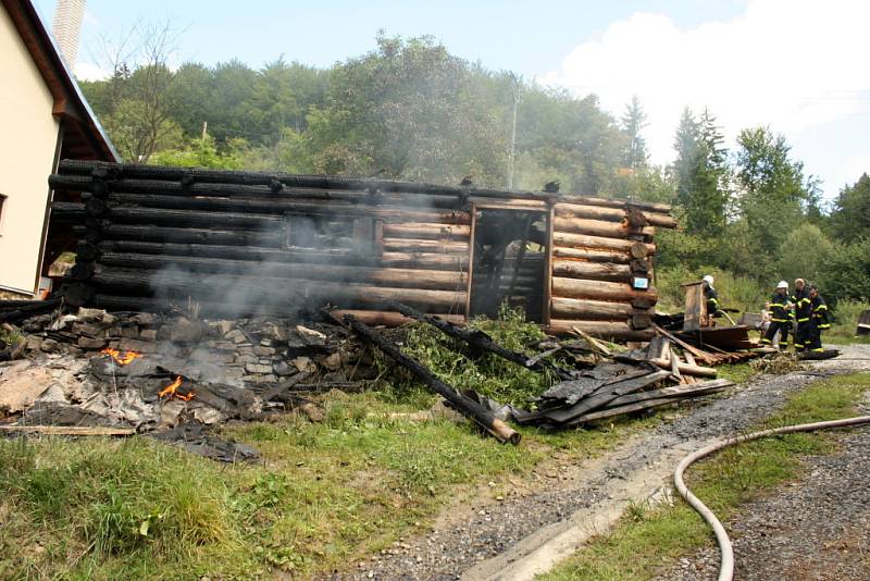 Ve středu dopoledne museli hasiči zasahovat u požáru na Horní Jasence.