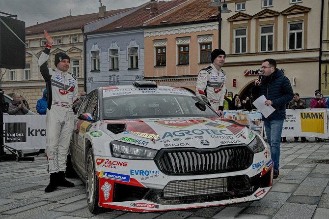 Vítězem 41. ročníku Valašské Rally se stal stejně jako loni Václav Pech (Fordem Focus WRC). O necelé čtyři vteřiny byl v cíli druhý Filip Mareš, jenž v duelu škodovek ovládl přímý souboj s úřadujícím českým šampionem Janem Kopeckým.