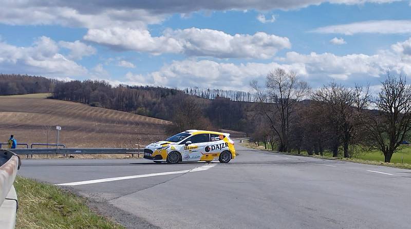 V pátek dopoledne v rámci 40. ročníku valašské Rally proběhla technická přejímka a testovací rychlostní zkouška - shakedown – na úseku Branky – Choryně. Objektiv našeho fotoreportéra Jiřího Hejtmánka.