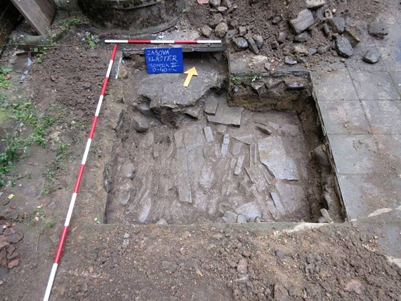 Archeologický průzkum dvora bývalého kláštera v Zašové.