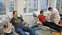 Studenti a pedagogové Střední školy Kostka darují krev na hematologicko-transfúzním oddělení Vsetínské nemocnice; únor 2020